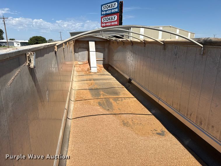 image for item EP0592 2003 East end dump trailer