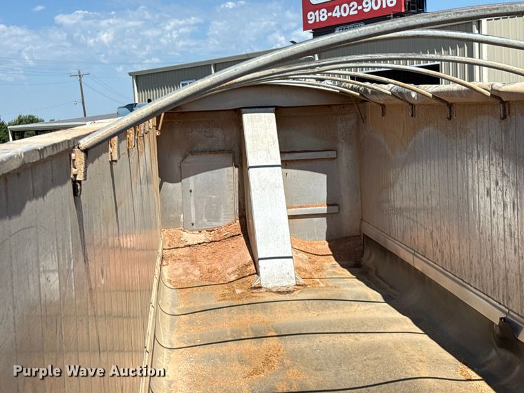 image for item EP0592 2003 East end dump trailer