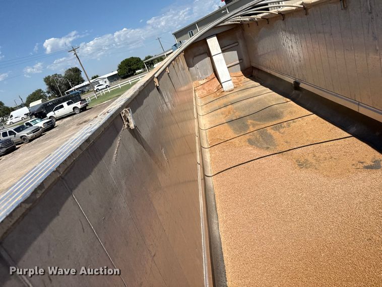 image for item EP0592 2003 East end dump trailer