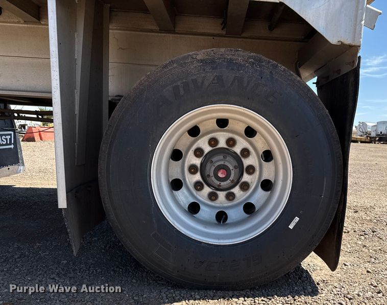 image for item EP0592 2003 East end dump trailer