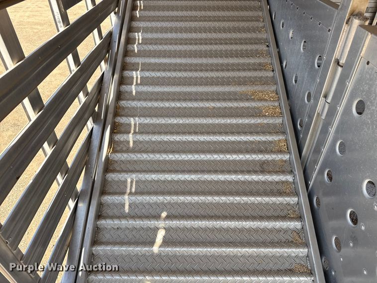 image for item EP0593 1997 EBY livestock trailer
