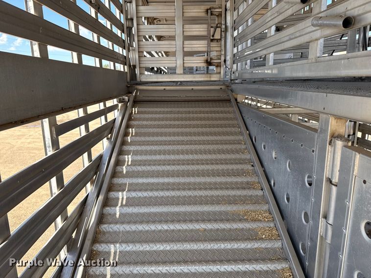 image for item EP0593 1997 EBY livestock trailer