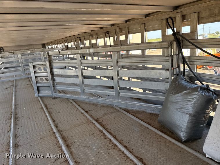 image for item EP0593 1997 EBY livestock trailer