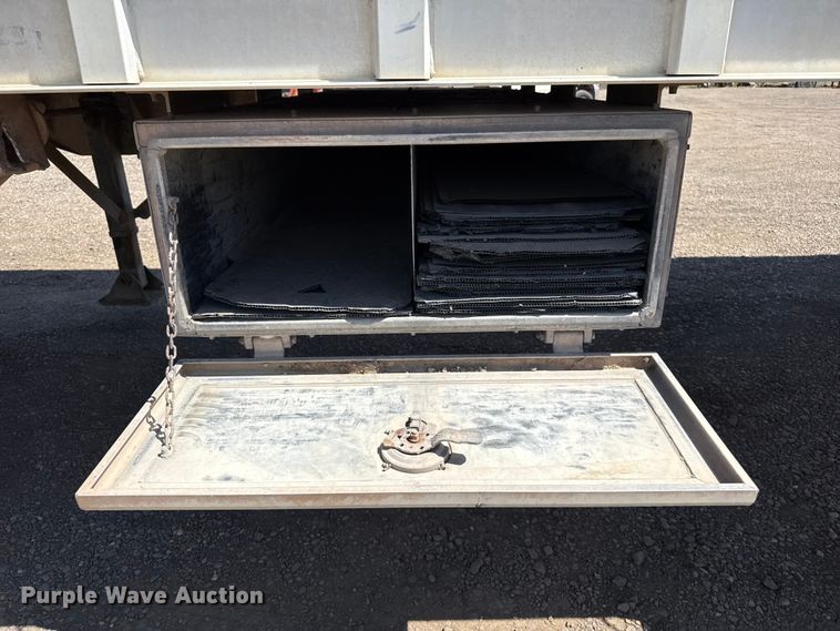 image for item EP0593 1997 EBY livestock trailer