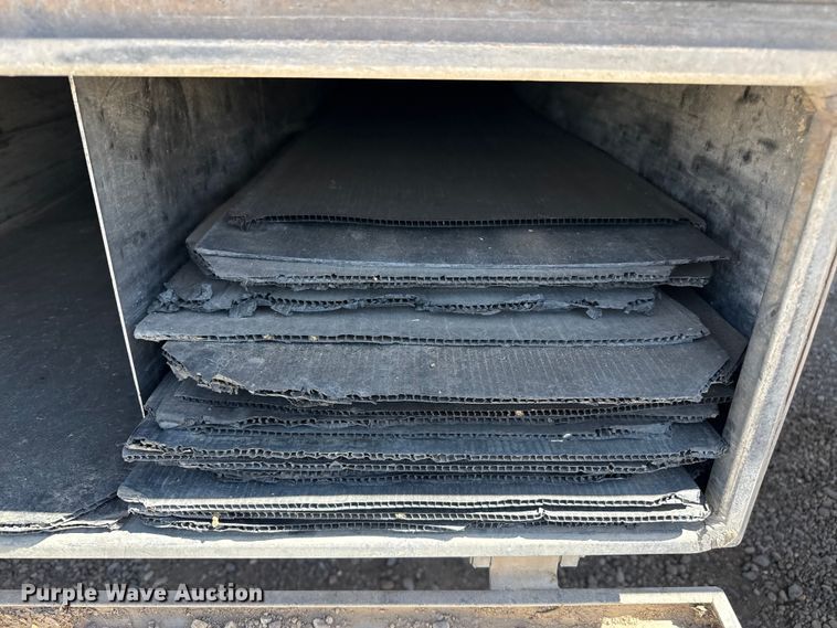 image for item EP0593 1997 EBY livestock trailer