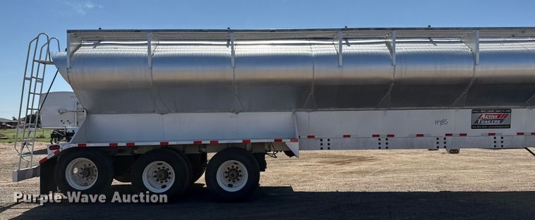 image for item EP0594 2007 Sudenga feed delivery trailer