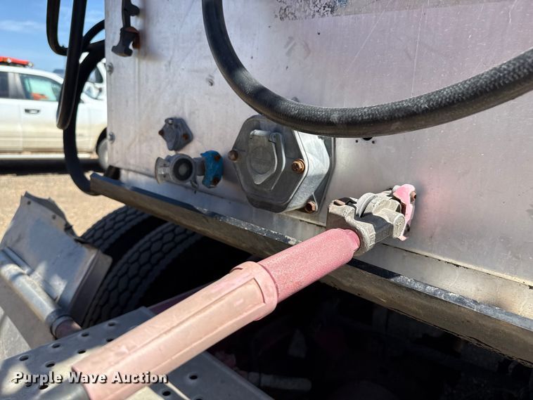 image for item EP0594 2007 Sudenga feed delivery trailer