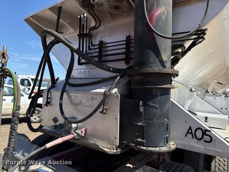 image for item EP0594 2007 Sudenga feed delivery trailer