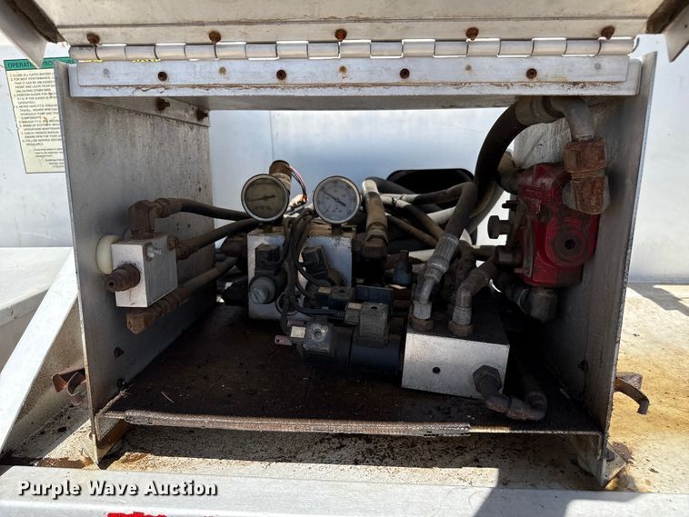 image for item EP0594 2007 Sudenga feed delivery trailer