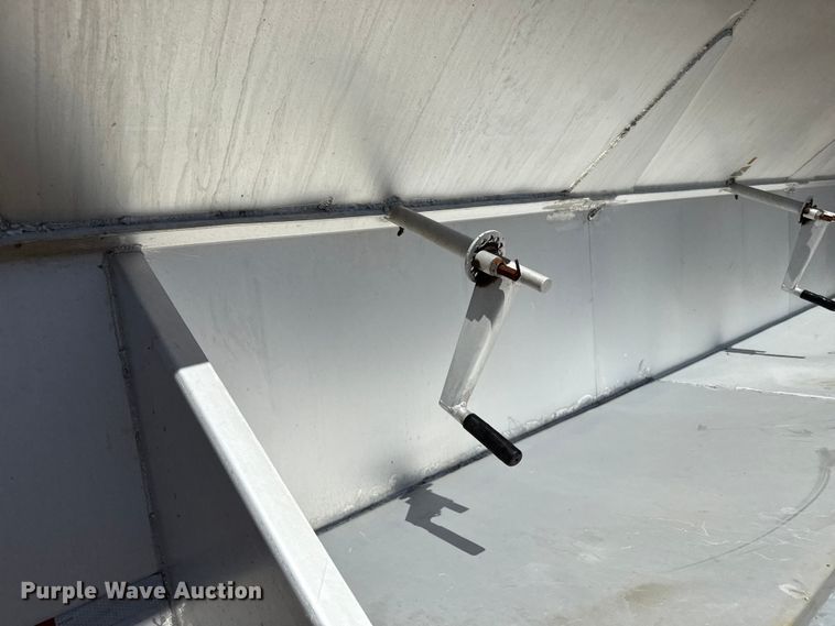 image for item EP0594 2007 Sudenga feed delivery trailer