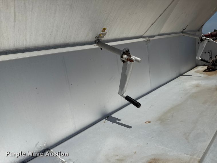 image for item EP0594 2007 Sudenga feed delivery trailer