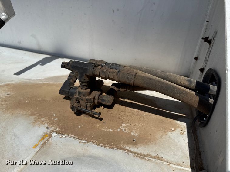 image for item EP0594 2007 Sudenga feed delivery trailer