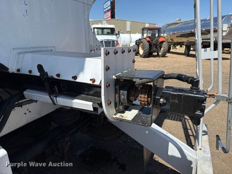 image for item EP0594 2007 Sudenga feed delivery trailer