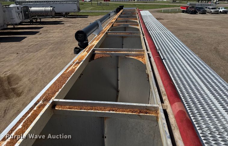 image for item EP0594 2007 Sudenga feed delivery trailer