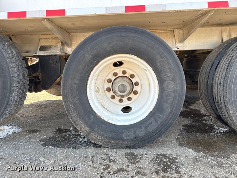 image for item EP0594 2007 Sudenga feed delivery trailer