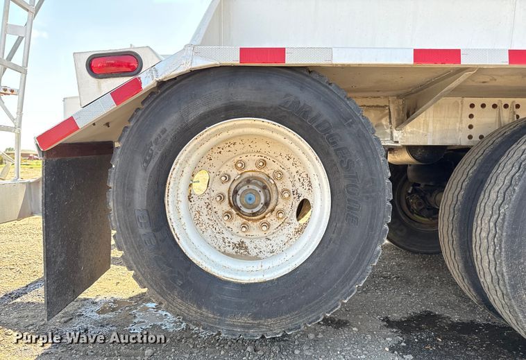 image for item EP0594 2007 Sudenga feed delivery trailer