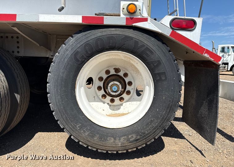 image for item EP0594 2007 Sudenga feed delivery trailer