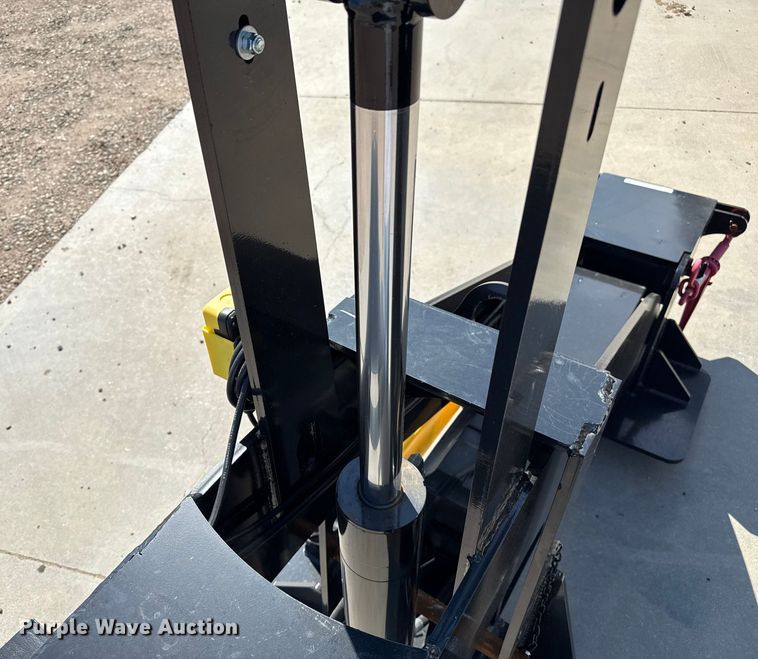 image for item EP0595 2025 NEKS fifth wheel wrecker boom