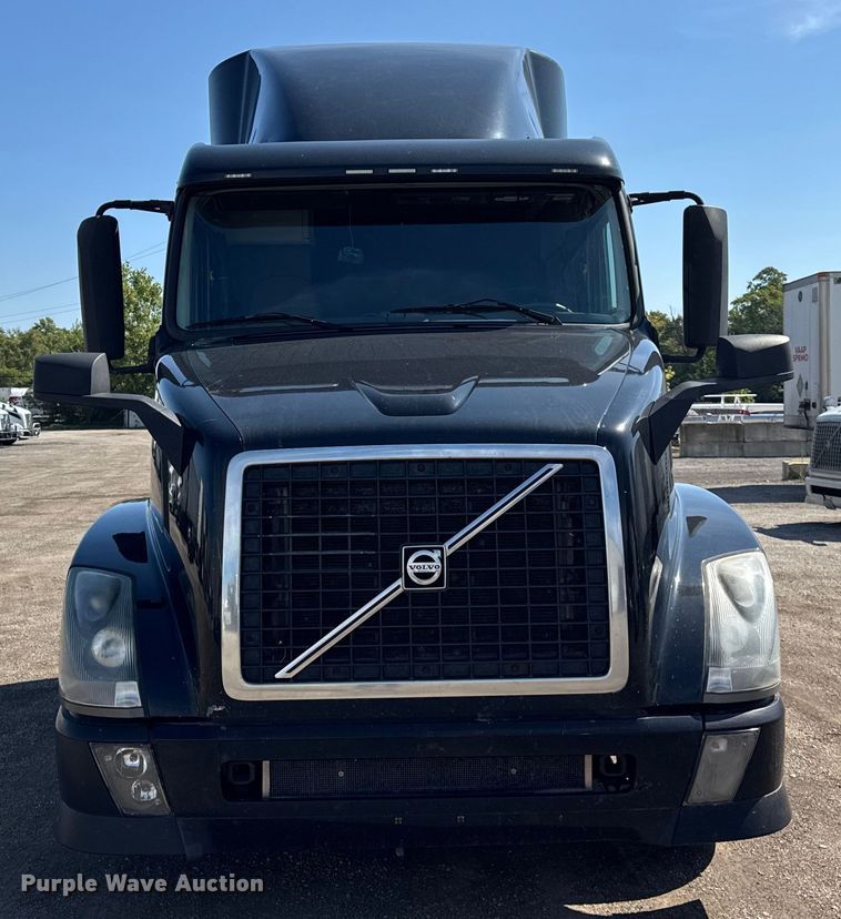 image for item ER0022 2014 Volvo VNL semi truck