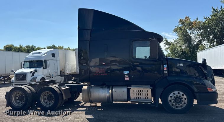 image for item ER0022 2014 Volvo VNL semi truck