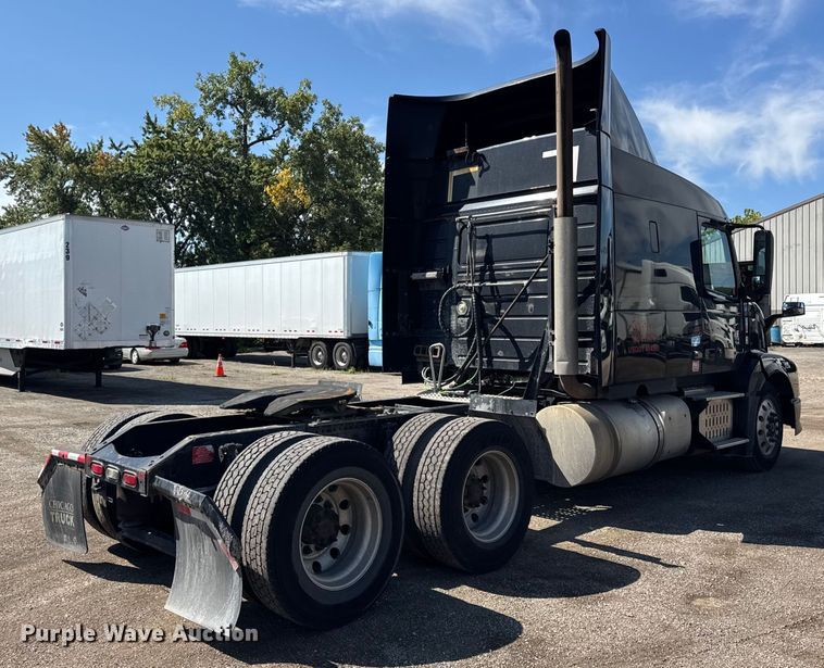 image for item ER0022 2014 Volvo VNL semi truck