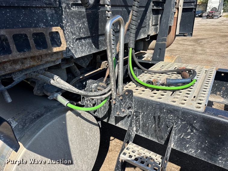 image for item ER0022 2014 Volvo VNL semi truck