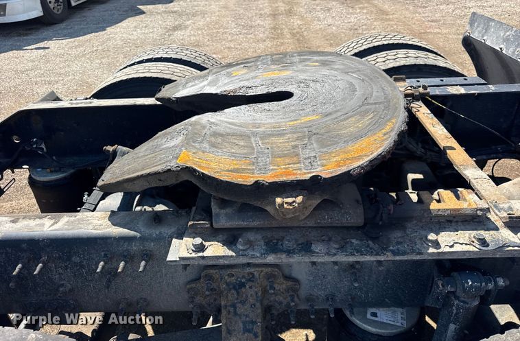 image for item ER0022 2014 Volvo VNL semi truck