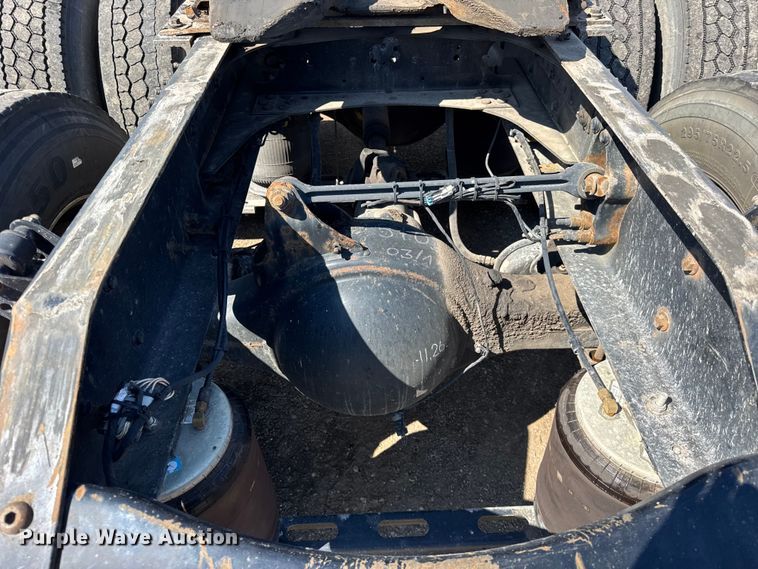 image for item ER0022 2014 Volvo VNL semi truck