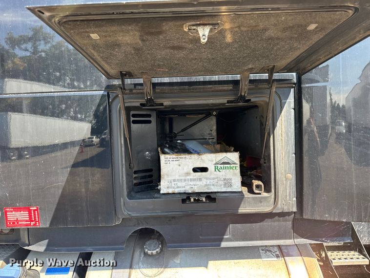 image for item ER0022 2014 Volvo VNL semi truck