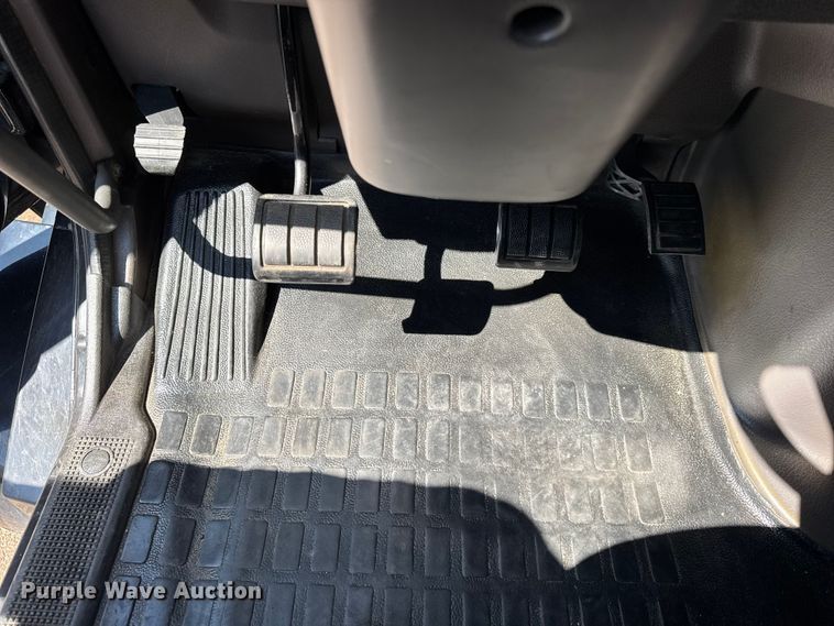 image for item ER0022 2014 Volvo VNL semi truck