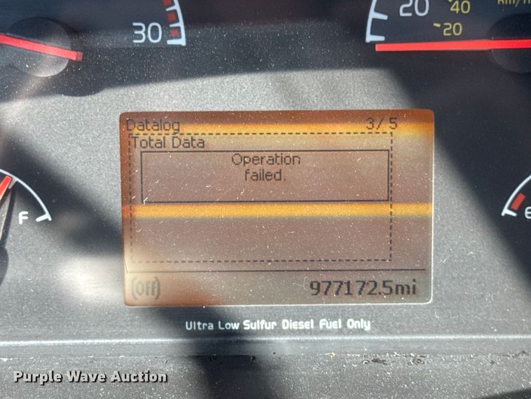 image for item ER0022 2014 Volvo VNL semi truck