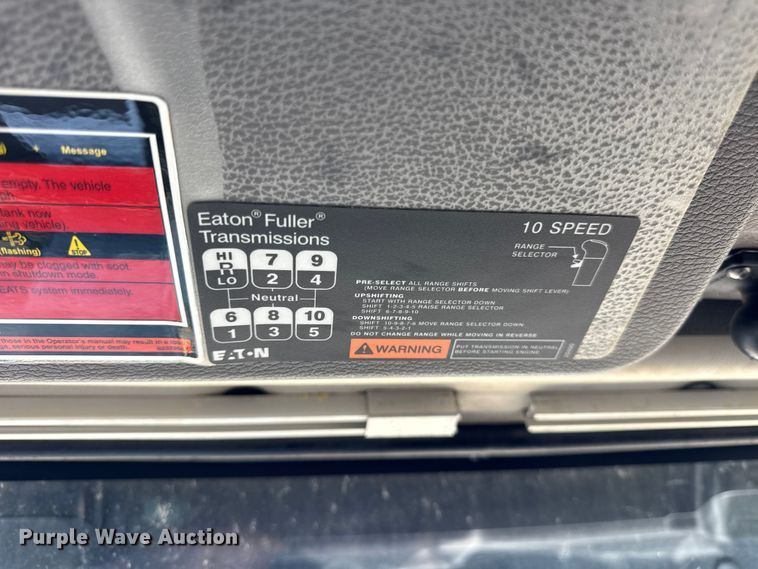 image for item ER0022 2014 Volvo VNL semi truck