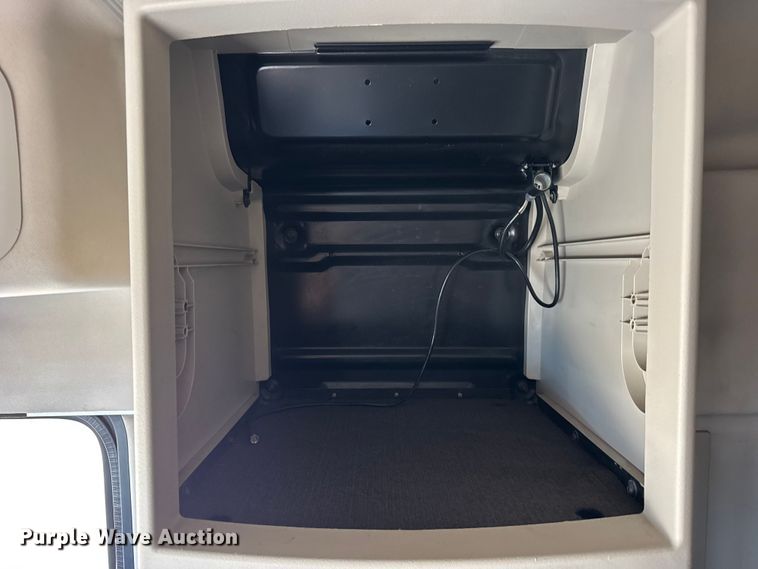 image for item ER0022 2014 Volvo VNL semi truck