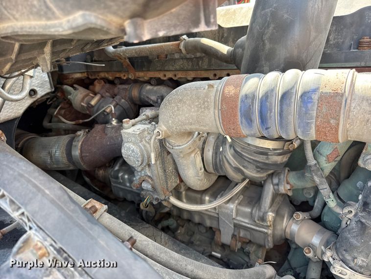 image for item ER0022 2014 Volvo VNL semi truck