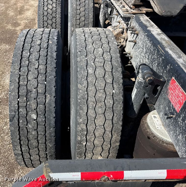 image for item ER0022 2014 Volvo VNL semi truck