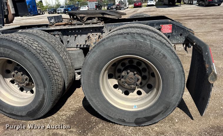 image for item ER0022 2014 Volvo VNL semi truck