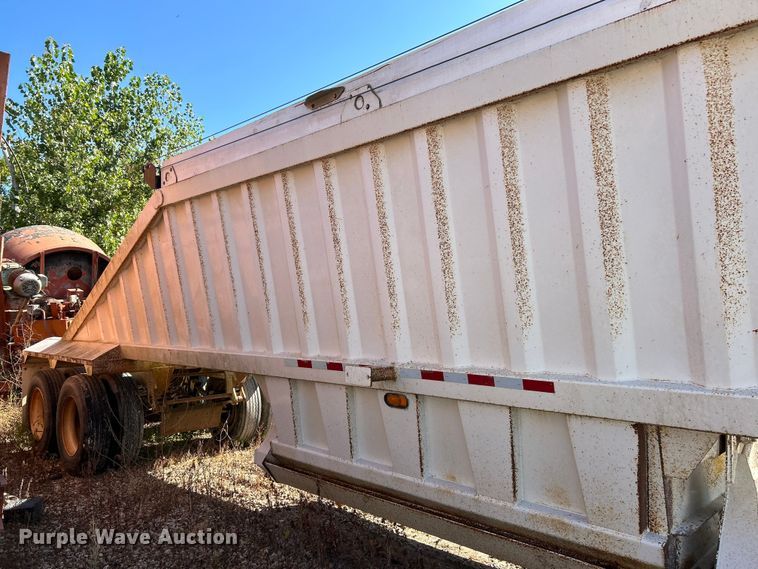 image for item ET3111 2012 Construction Trailer Specialist BDT-40 bottom dump trailer