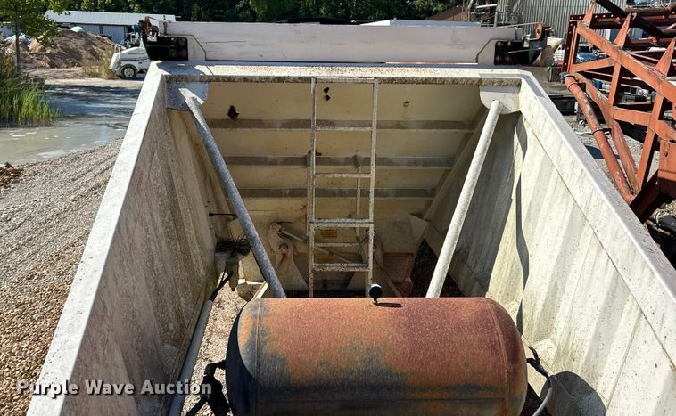 image for item ET3111 2012 Construction Trailer Specialist BDT-40 bottom dump trailer