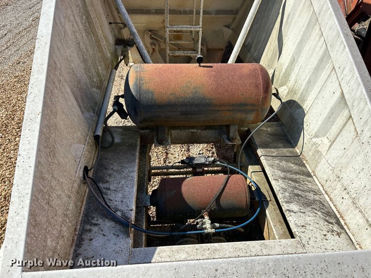 image for item ET3111 2012 Construction Trailer Specialist BDT-40 bottom dump trailer