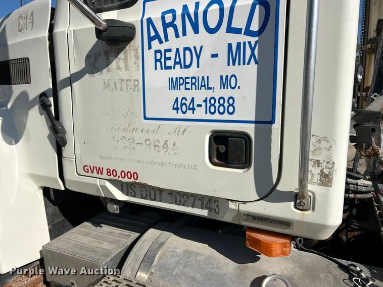 image for item ET3112 2004 Mack CH613 semi truck