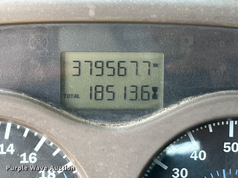 image for item ET3112 2004 Mack CH613 semi truck