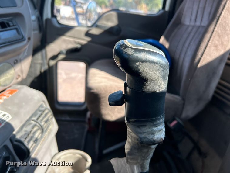 image for item ET3112 2004 Mack CH613 semi truck