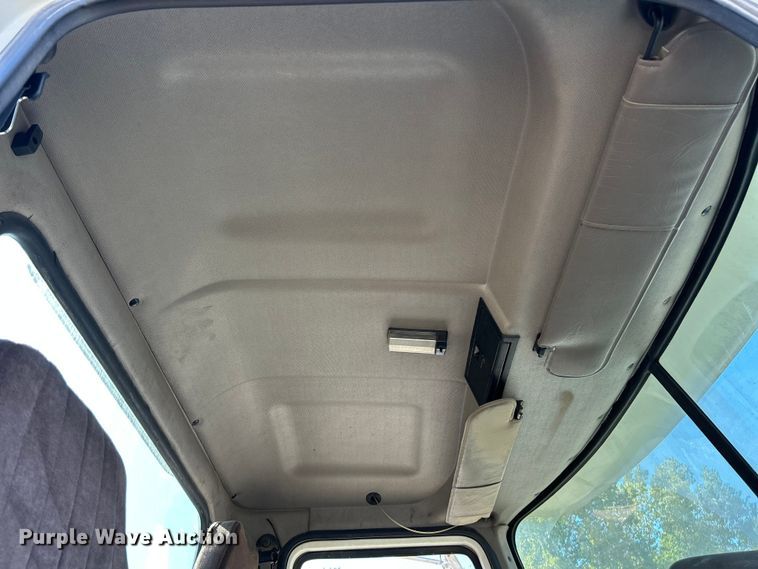 image for item ET3112 2004 Mack CH613 semi truck