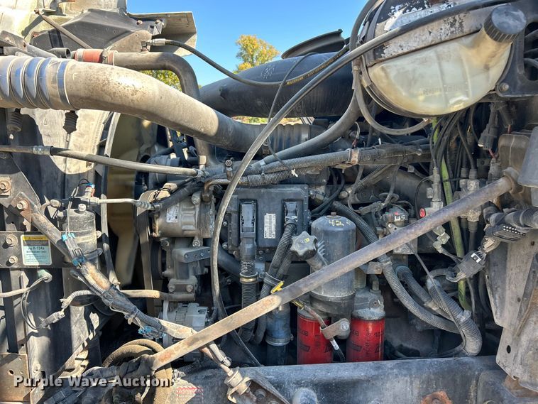 image for item ET3112 2004 Mack CH613 semi truck