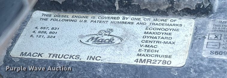 image for item ET3112 2004 Mack CH613 semi truck