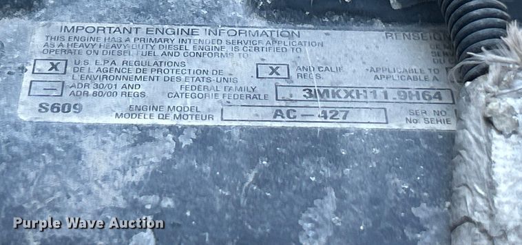 image for item ET3112 2004 Mack CH613 semi truck