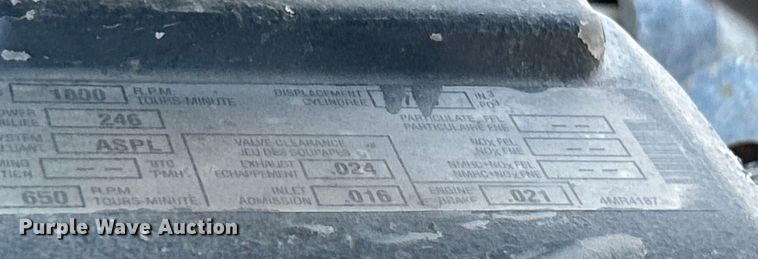 image for item ET3112 2004 Mack CH613 semi truck