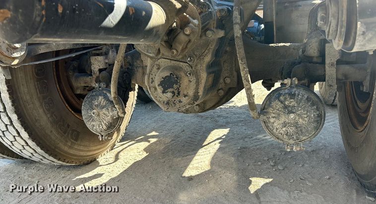 image for item ET3112 2004 Mack CH613 semi truck