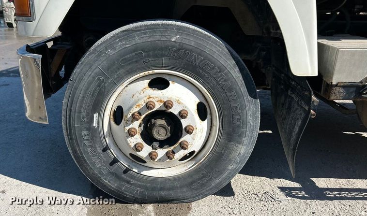 image for item ET3112 2004 Mack CH613 semi truck