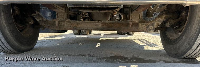 image for item ET3112 2004 Mack CH613 semi truck